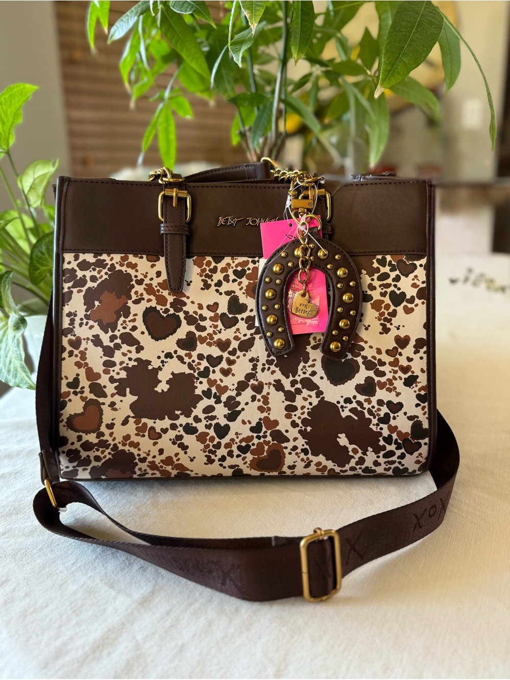 New Betsey Johnson Cow Heart Print Western Tote Handbag Horseshoe Charm XOBECA-U